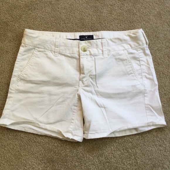 🔥 price DROP AE white shorts (stretch) - Picture 1 of 3